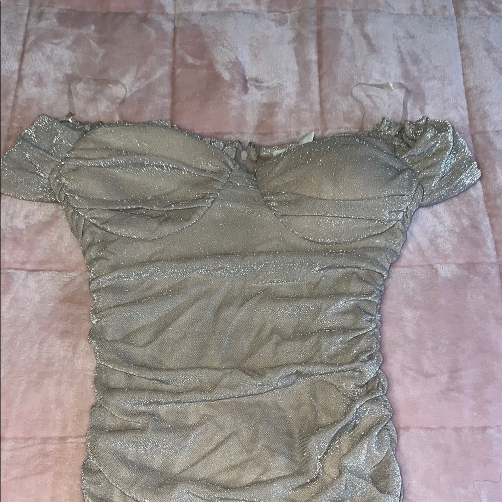 Elegant Glittery Dress - Picture 2 of 4